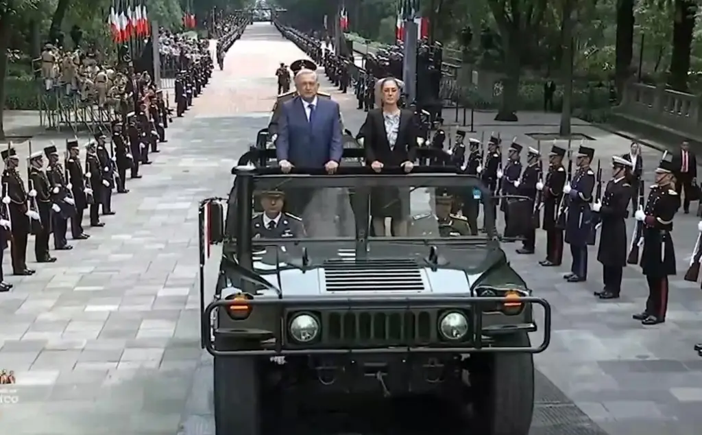 Imagen Así llegaron AMLO y Sheinbaum a la Ceremonia de Los Niños Héroes (+Video)