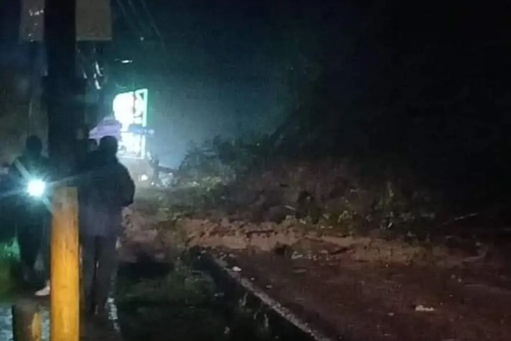 Imagen Se desgaja cerro en Edomex; reportan personas atrapadas