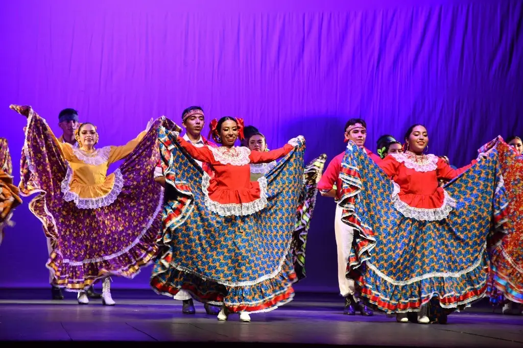 Imagen Compañía de Danza Folklórica Cristóbal Colón presenta 'Colores de México' (+fotos)