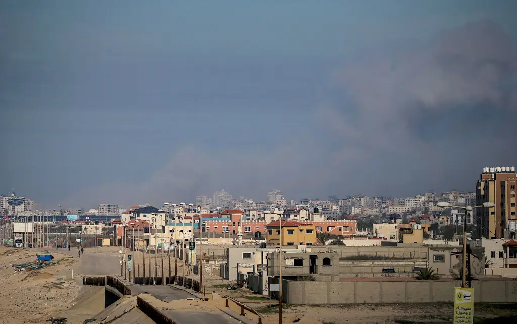 Imagen Israel ordena evacuar más barrios del norte de Gaza y vuelve a atacar una escuela