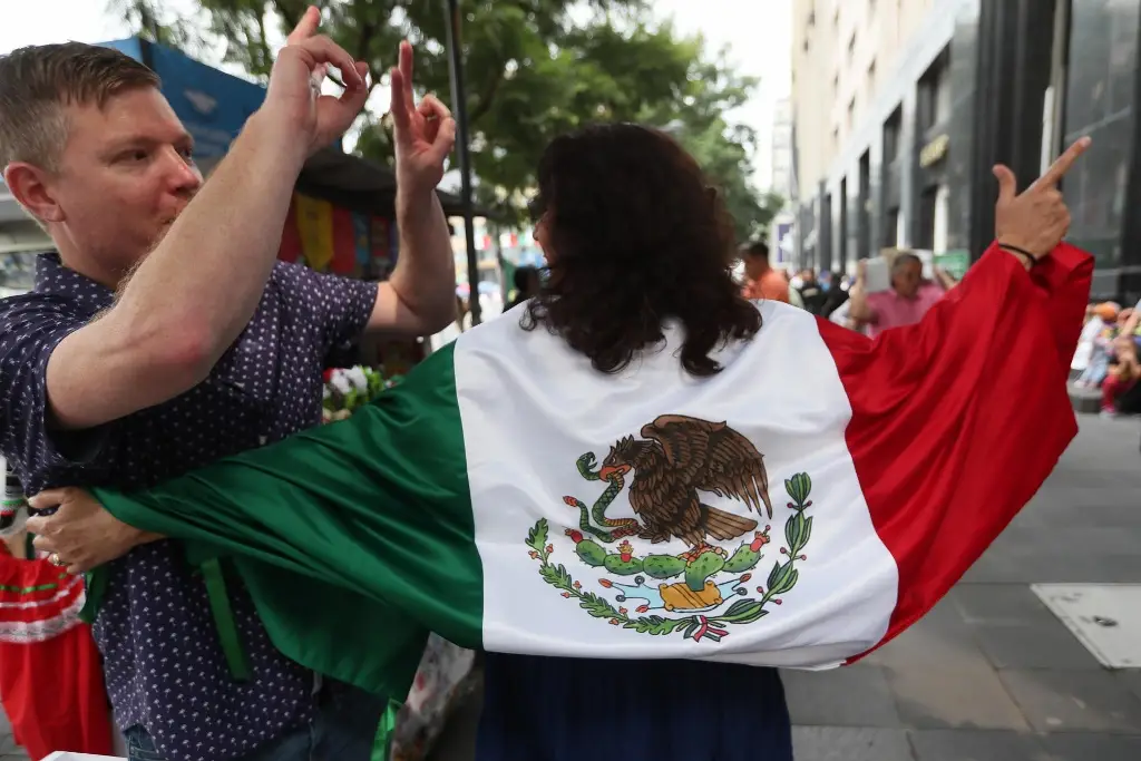 Imagen Mexicanos se preparan para el Día de la Independencia, último gran acto de AMLO