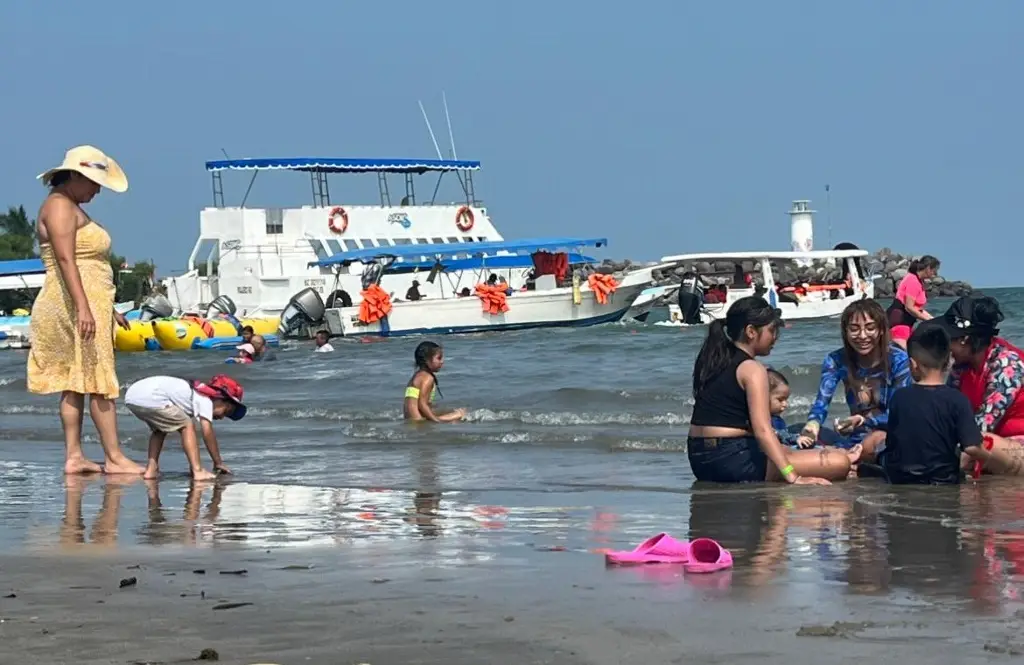 Imagen Playas de Veracruz abarrotadas por fin de semana largo 