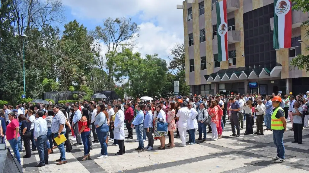 Imagen Por Simulacro, participan más de 300 personas del IMSS de Veracruz 