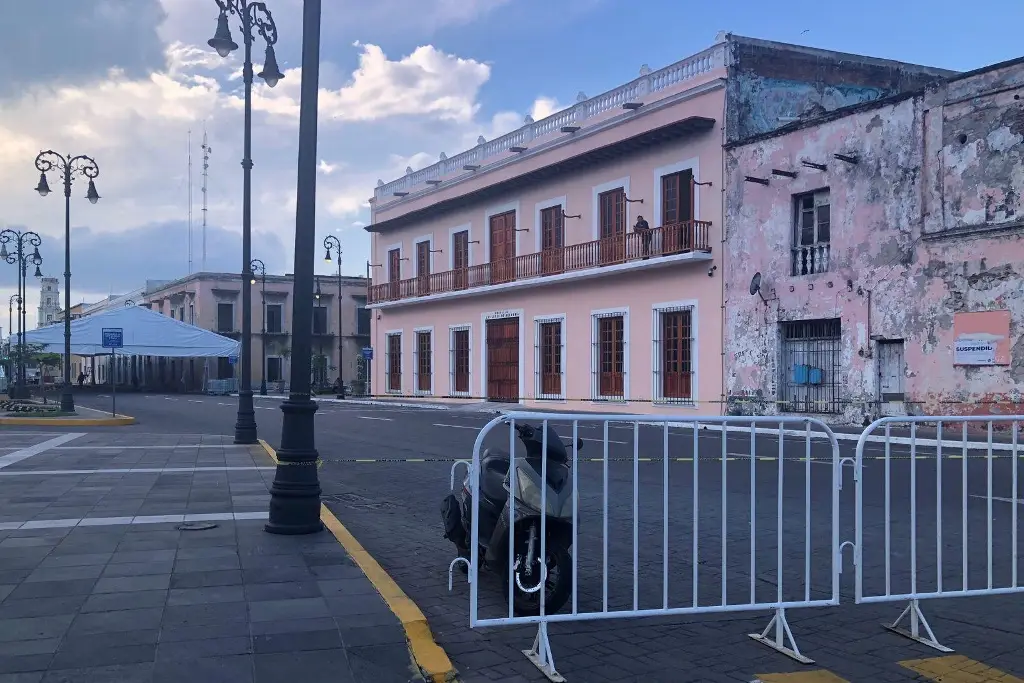 Imagen Esta avenida del Centro Histórico de Veracruz se encuentra cerrada previo a llegada de AMLO