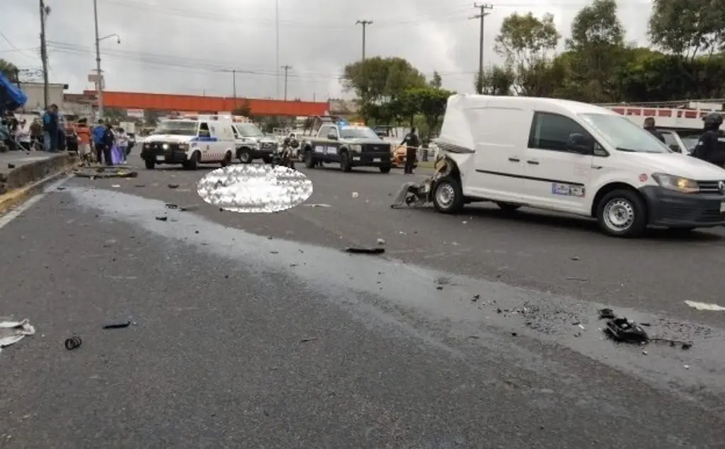 Imagen Tractocamión presuntamente sin frenos mata a un persona y lesiona a otras dos