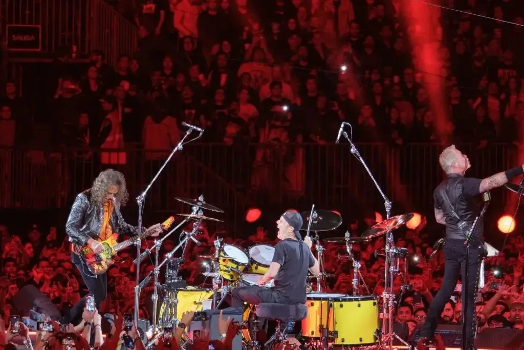 Imagen Metallica sorprende con 'La Chona' en su primer concierto en CDMX  