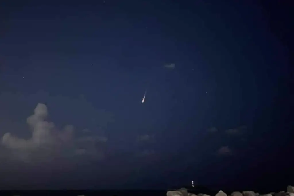 Imagen Reportan 'extraña' luz que surcó el cielo en Veracruz (+Video) 