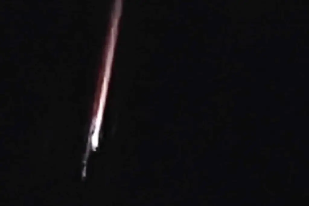 Imagen ¿Qué fue esa 'extraña' luz que surcó el cielo en Veracruz?