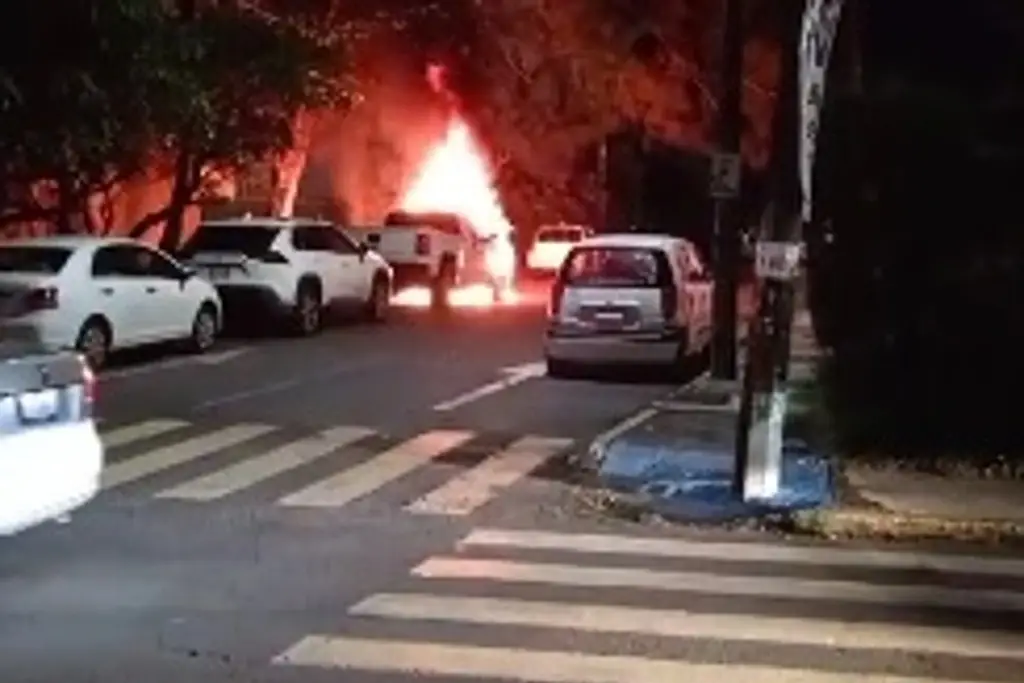 Imagen Se incendia camioneta en fraccionamiento de Boca del Río 