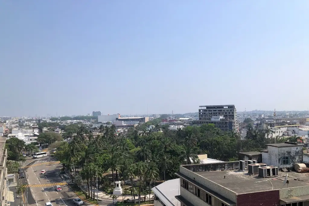 Imagen ¿Cómo te trata el calor?, reportan sensación térmica de casi 40°C en Puerto de Veracruz