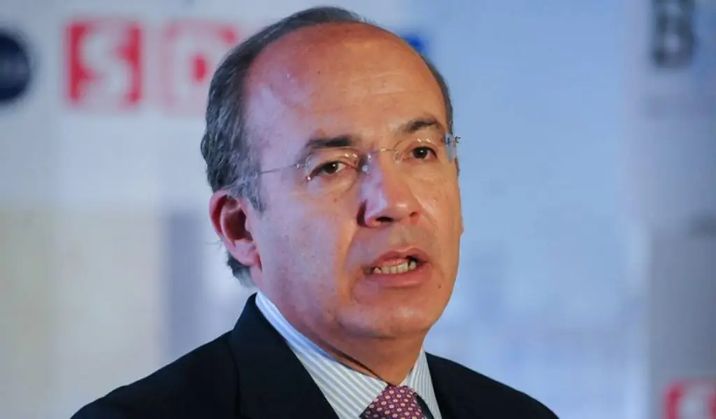 Imagen Felipe Calderón se lanza contra el gobierno de AMLO