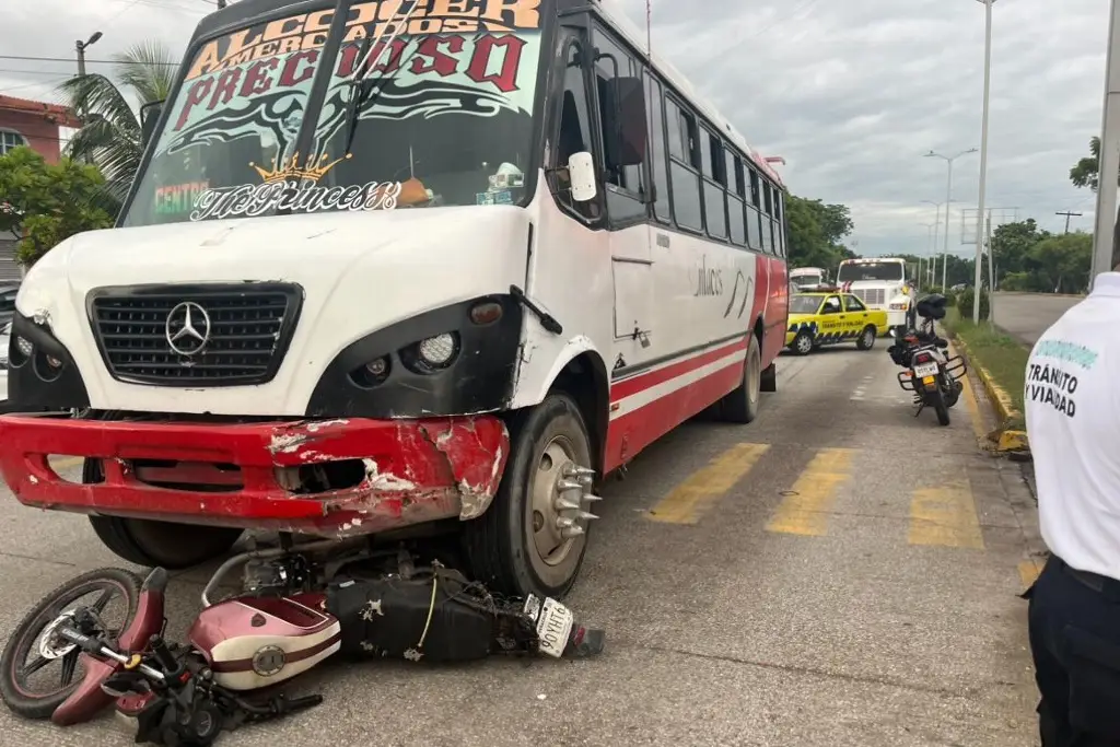 Imagen Urbano embiste a motociclista en la avenida JB Lobos de Veracruz 