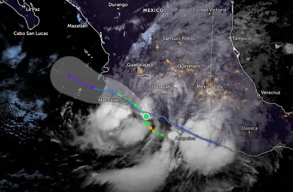 Imagen Tormenta tropical John toca tierra en Aquila, Michoacán