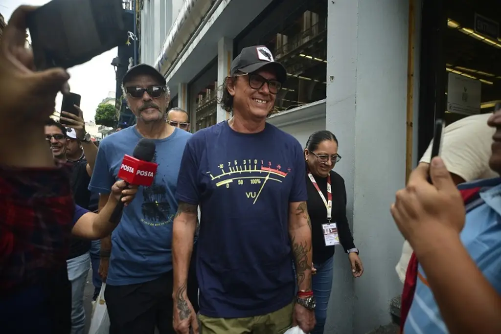 Imagen Caifanes recorre el centro de Xalapa antes de su concierto