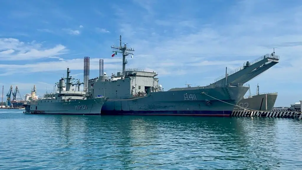 Buque Papaloapan atraca en Veracruz, previo a desfile de la Armada de México 