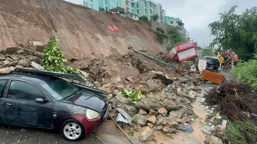 Imagen Suben a 22 los muertos por impacto de John en costas del Pacífico mexicano