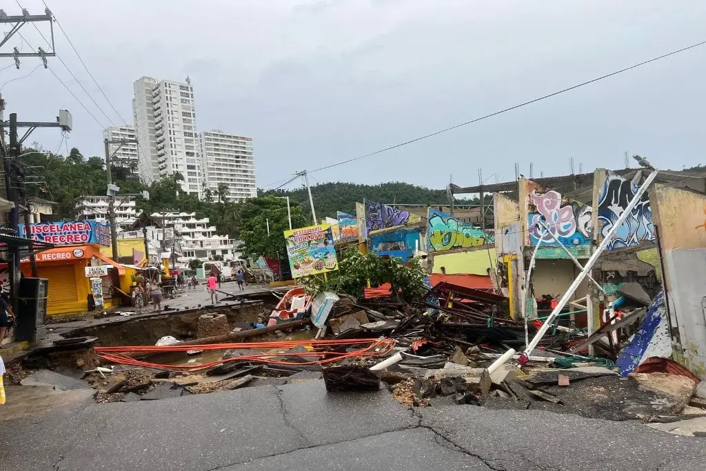 Imagen Colapsan al menos 13 restaurantes tras paso de John en Acapulco