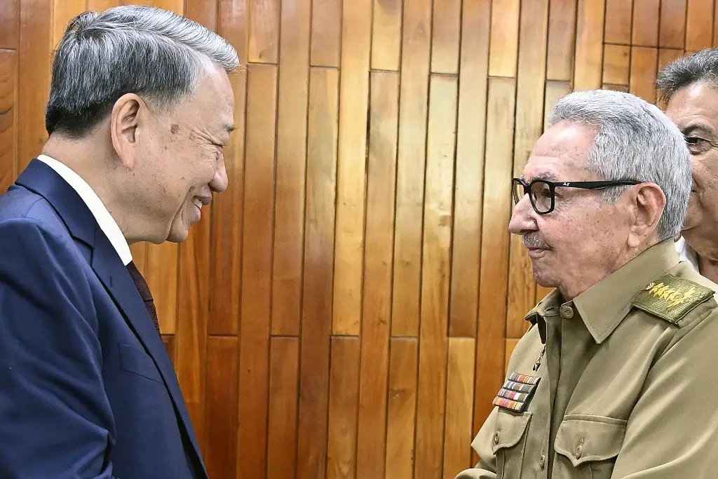 Imagen Raúl Castro reaparece en público durante visita del presidente de Vietnam a Cuba