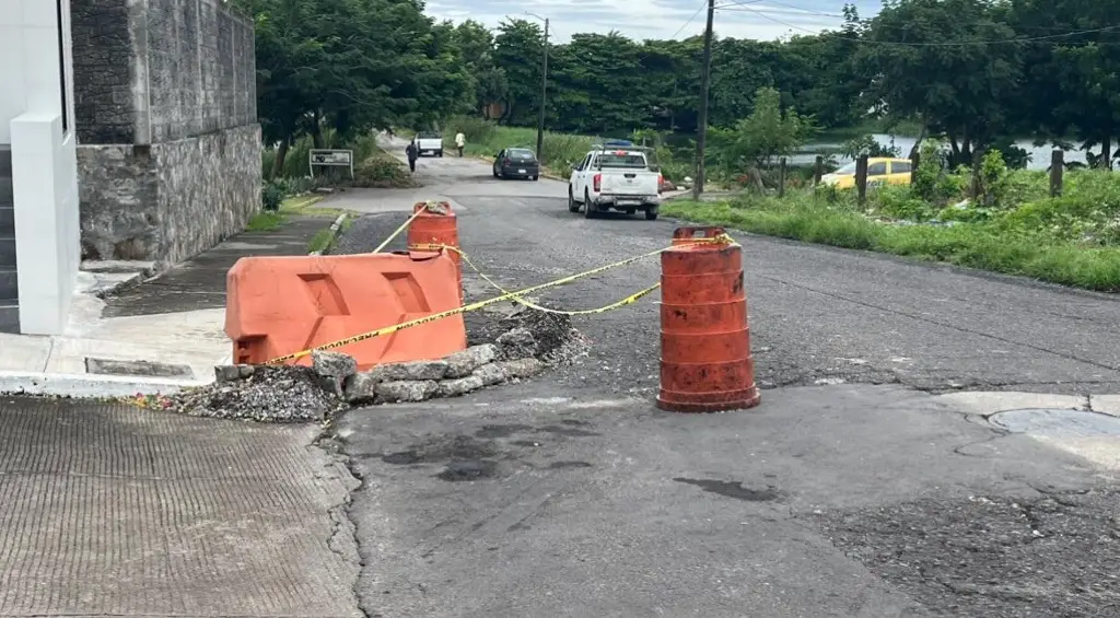 Imagen Reportan socavón cerca de lagunas de Veracruz 