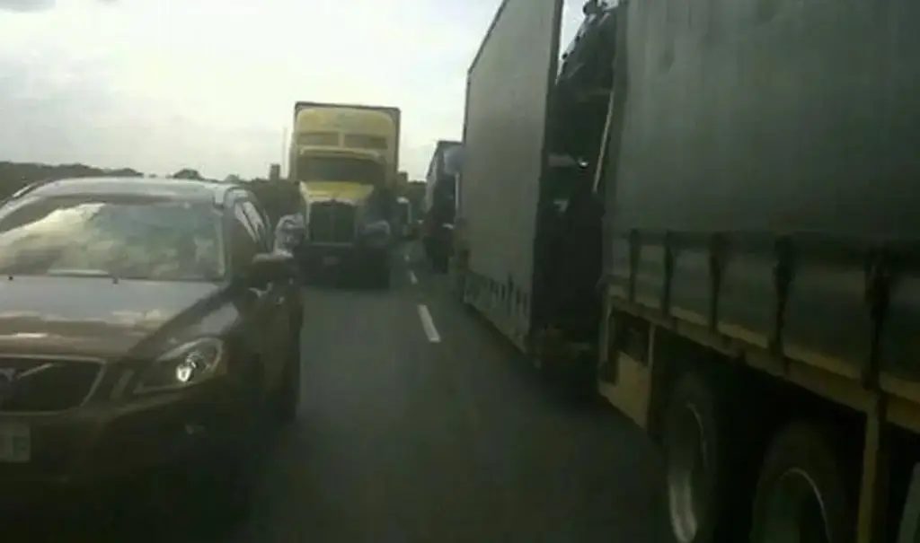 Imagen Capufe reporta hasta 13 kilómetros de fila en autopista de Veracruz