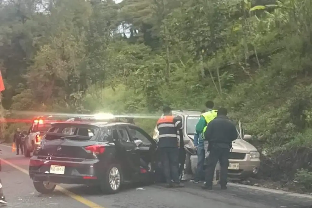 Imagen Chocan de frente en carretera de Veracruz; hay 2 heridos 