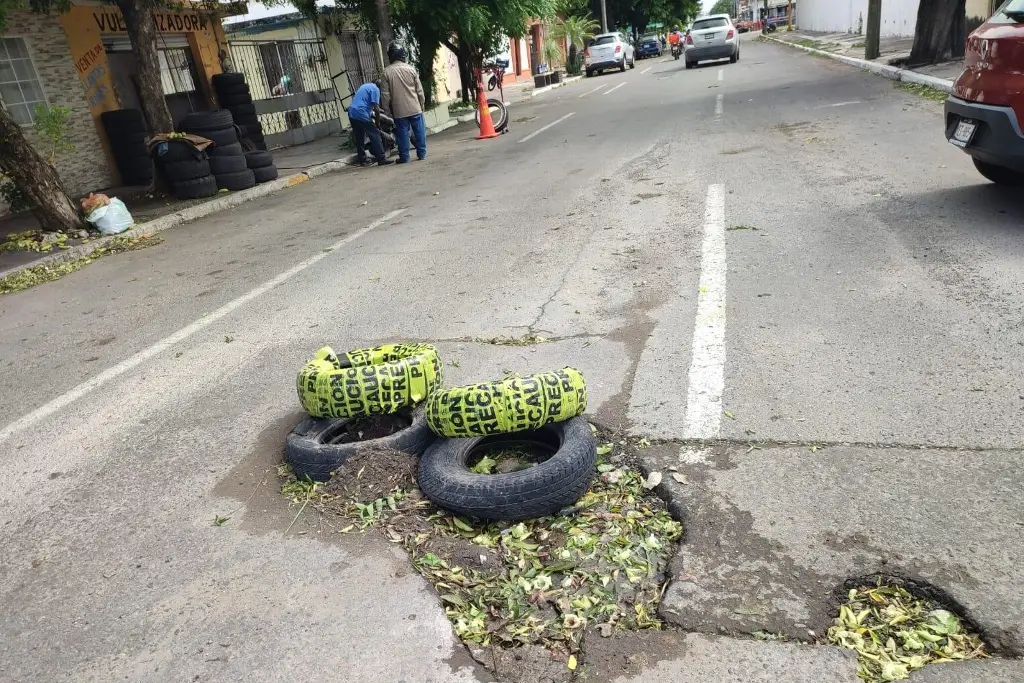 Imagen Bache en Arista casi Cuauhtémoc se convierte en socavón ¡Y sigue creciendo!