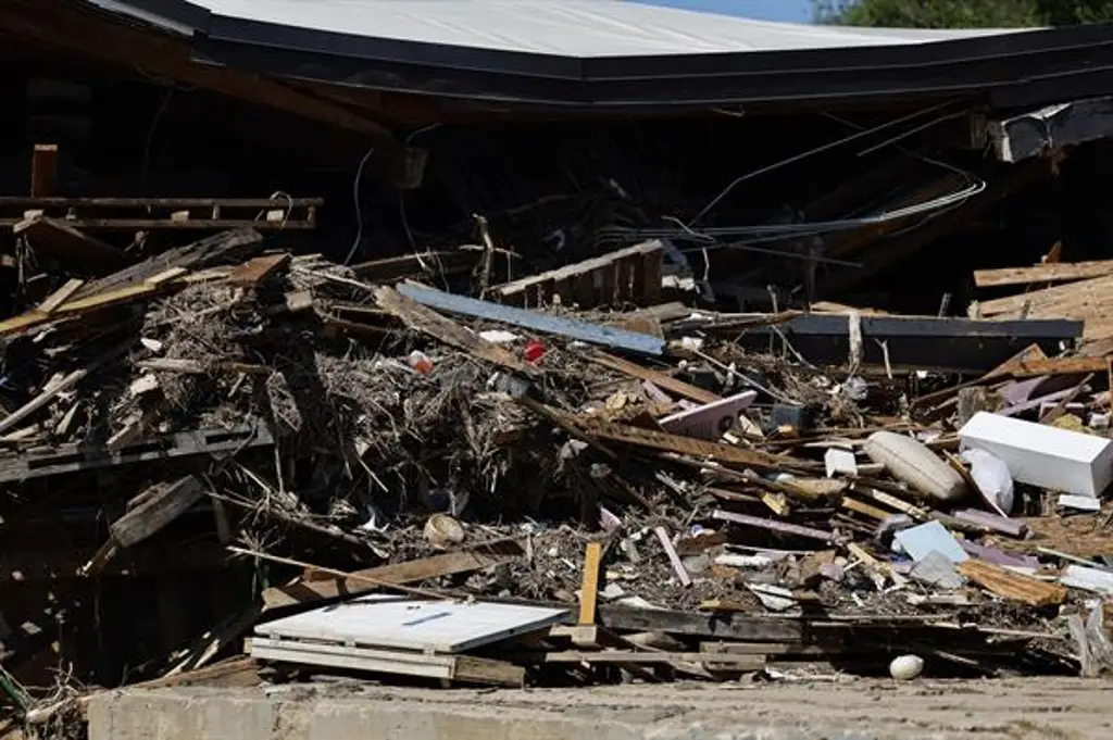 Imagen Kamala Harris y Donald Trump visitan zonas devastadas por el huracán Helene en sureste de EU