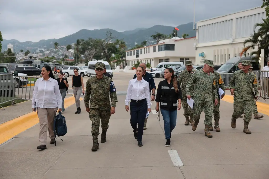 Imagen Tras paso de John, urge abastecer agua potable y restablecer caminos: Sheinbaum en Acapulco