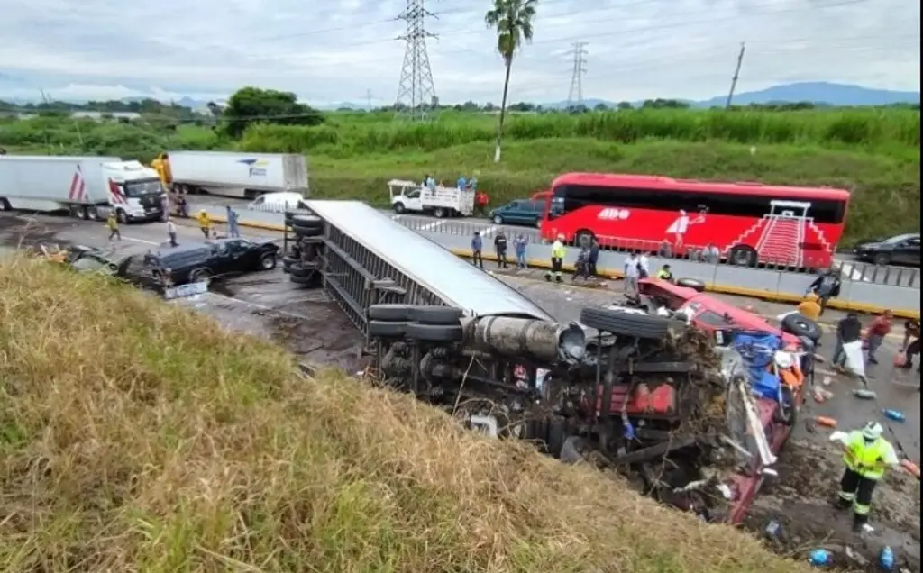 Imagen Deja 6 lesionados carambola en la autopista Córdoba-Veracruz