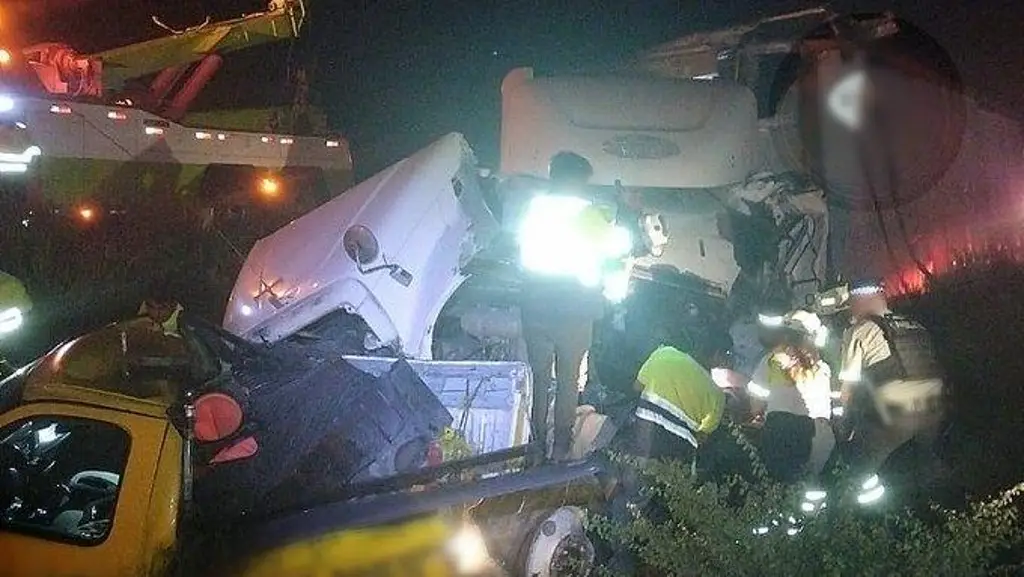 Imagen Cierre vial por fuerte accidente en autopista al sur de Veracruz 