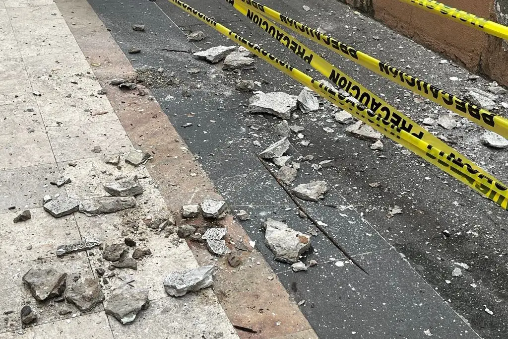 Imagen Cae cornisa en callejón de Veracruz