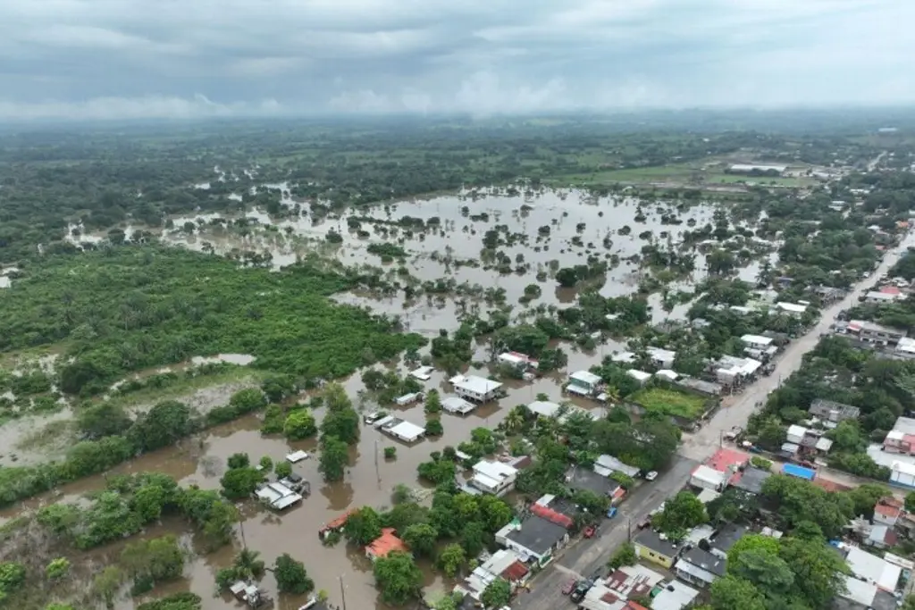 Imagen Se desborda río Jaltepec e inunda comunidades al sur de Veracruz