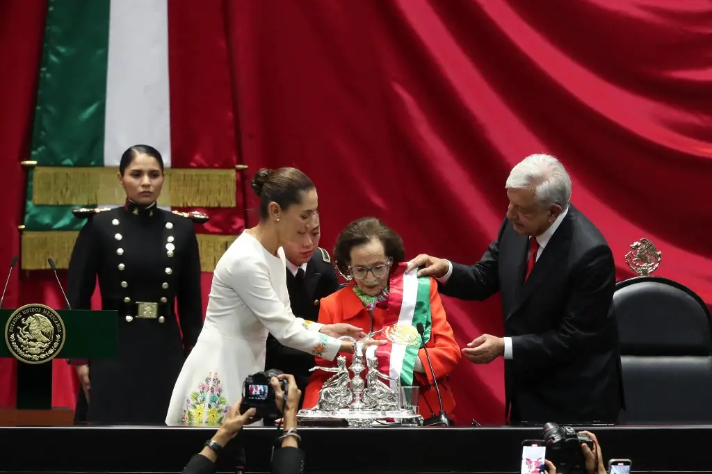 Imagen Deleznable insinuar que se forzó a Ifigenia Martínez a entregar banda presidencial: Sheinbaum