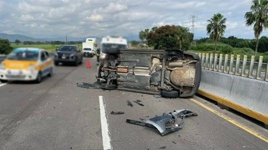 Imagen Volcadura causa cierre en esta autopista de Veracruz