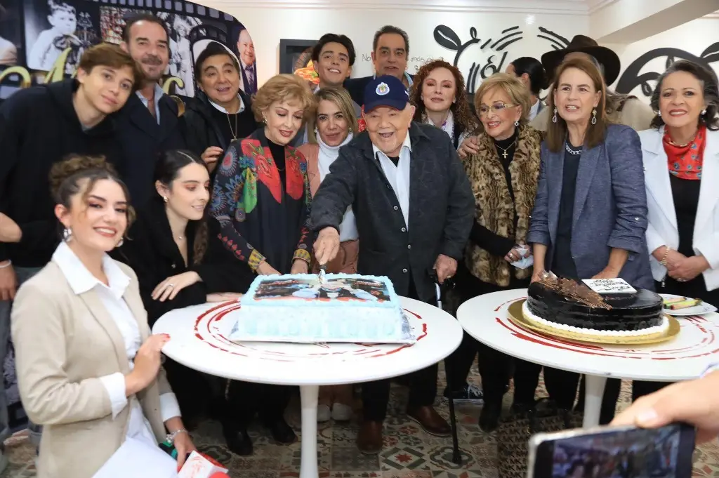 Imagen Amigos y actores celebran los 96 años de Don Sergio Corona