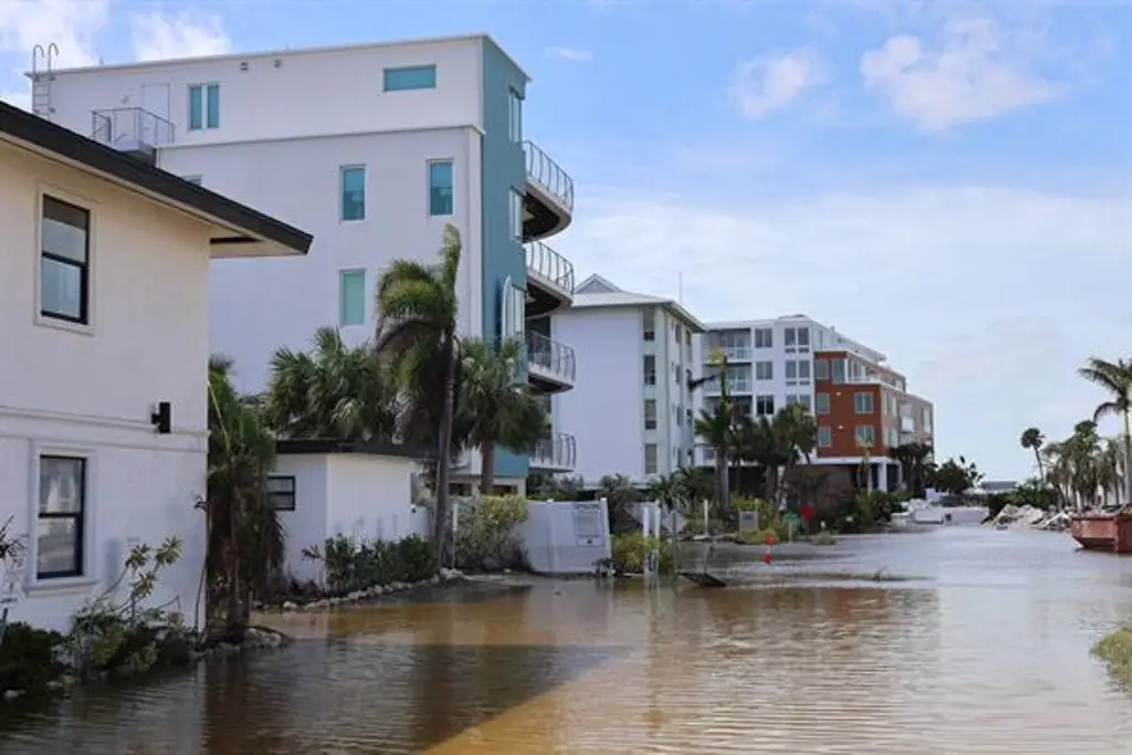 Imagen Gobierno de Florida advierte que 'aún no es momento de salir' tras paso de huracán 'Milton'