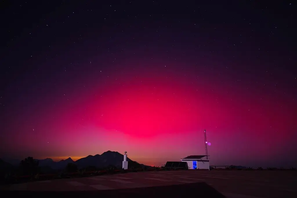 Imagen Captan impresionantes auroras boreales durante la tormenta solar en México (+Fotos)