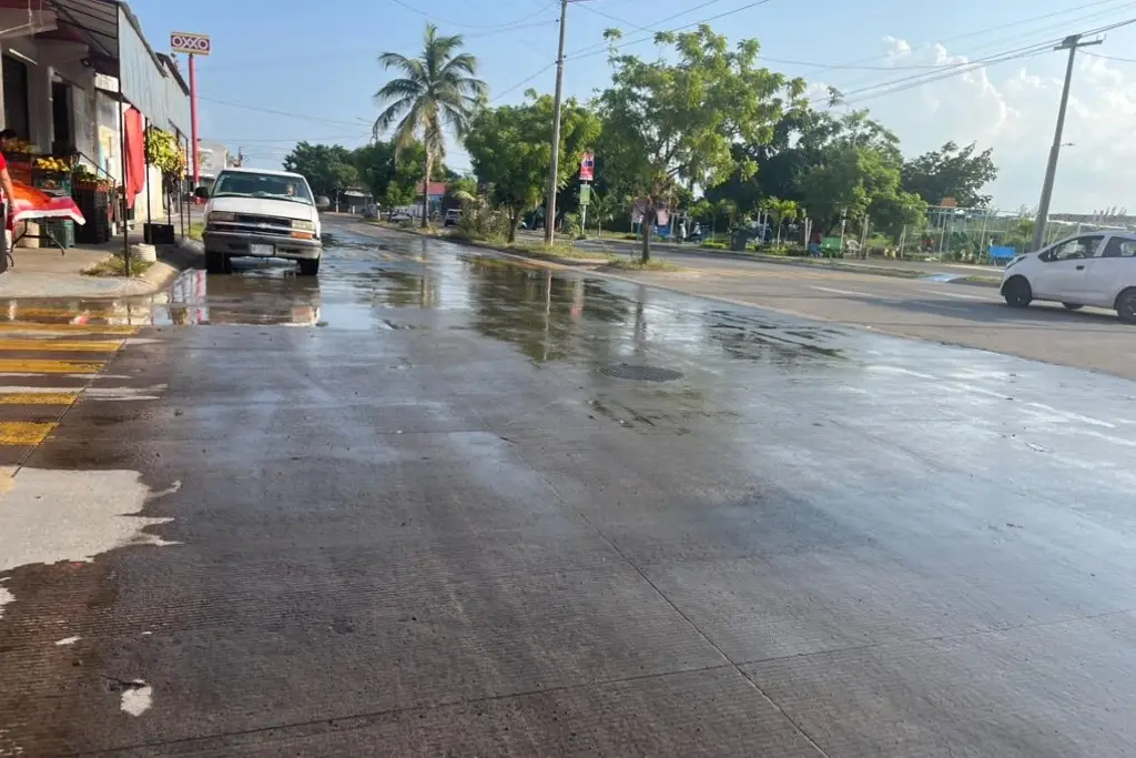 Imagen Fuga de agua potable en fraccionamiento de Veracruz 