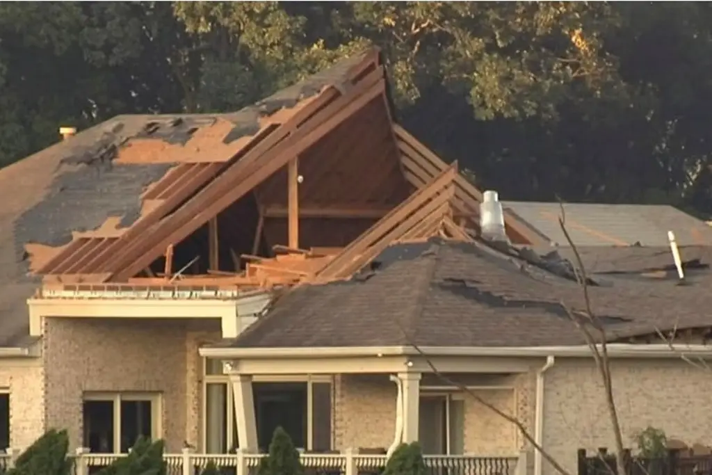 Imagen Suben a 16 los muertos por los tornados y el huracán Milton en Florida