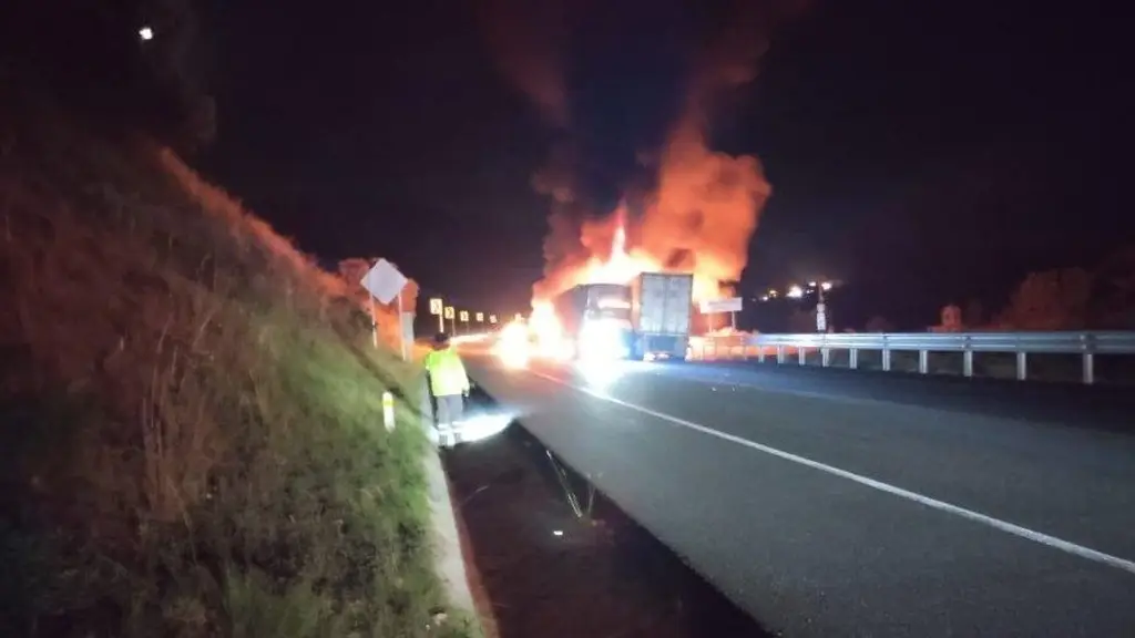 Imagen Cierran autopista Amozoc – Perote por incendio de vehículo