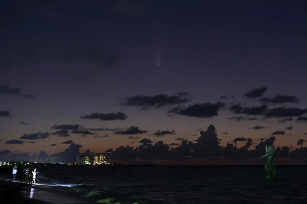 Imagen Avistan 'cometa del siglo' desde Yucatán; no volverá en 80 mil años