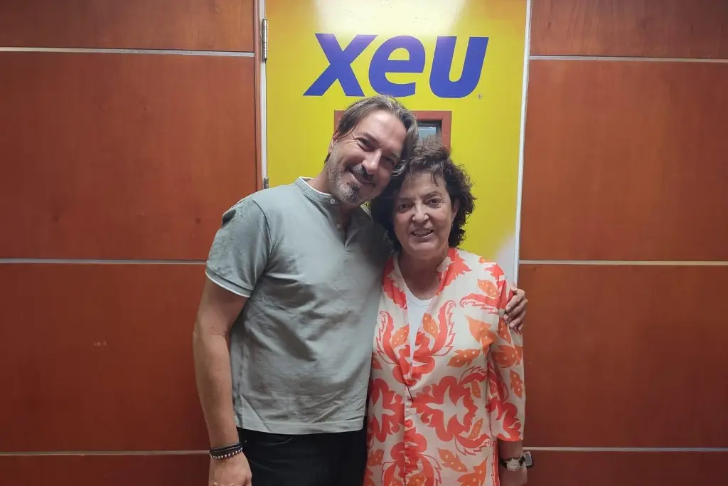 Imagen Idoia Uranga y Tony Menguiano, del grupo Mocedades, visitan XEU de Veracruz 