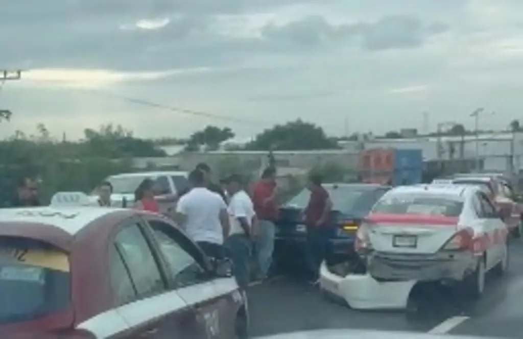 Imagen Se registra carambola en puente de Las Amapolas en Veracruz 