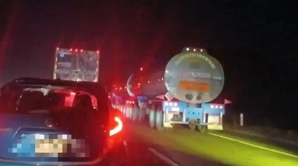 Imagen Reportan hasta 18 kilómetros de fila en autopista de Veracruz