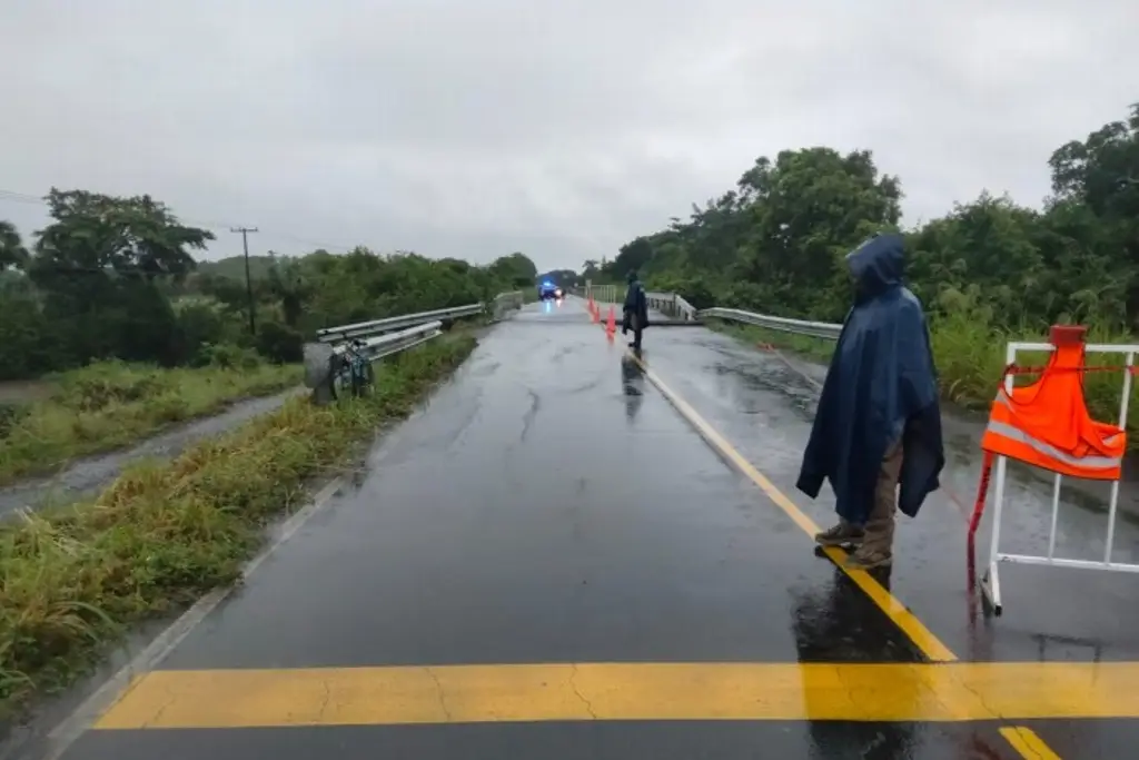 Cierran entrada principal por erosión en Puente Pozuelos