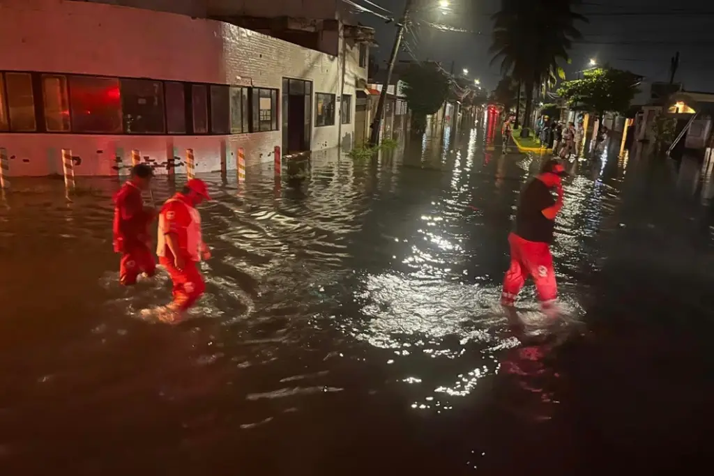 Imagen Llovió casi igual que durante el huracán Stan en Veracruz: Federico Acevedo