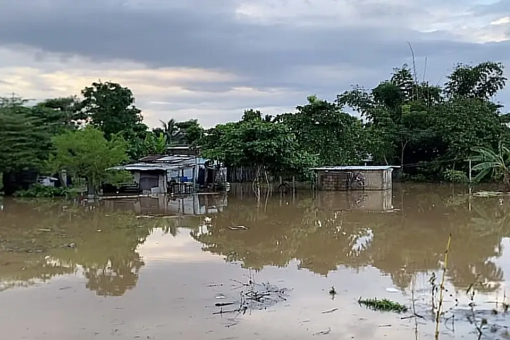Imagen Se desborda el río Coatzacoalcos al sur de Veracruz; Conagua prevé que siga ascendiendo