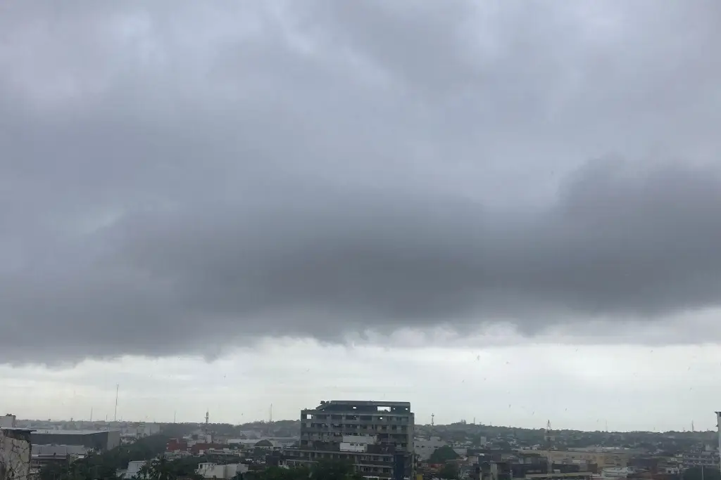 Imagen Nube negra deja lluvia en Veracruz-Boca del Río