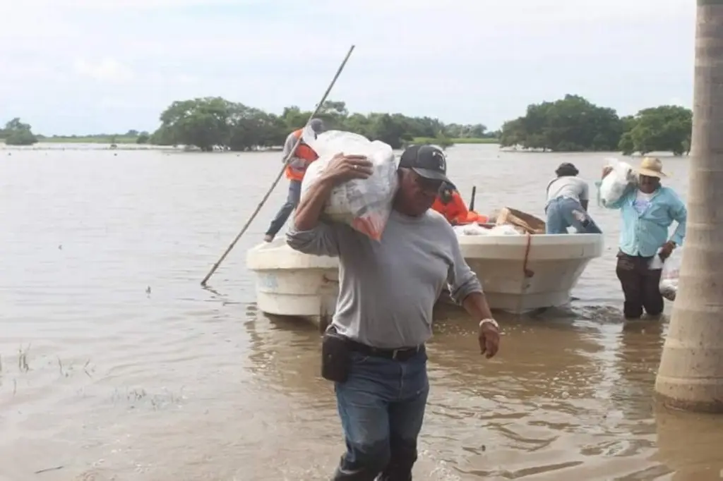 Imagen Ríos del sur de Veracruz rebasan su nivel máximo; Tlacotalpan se prepara para inundaciones 