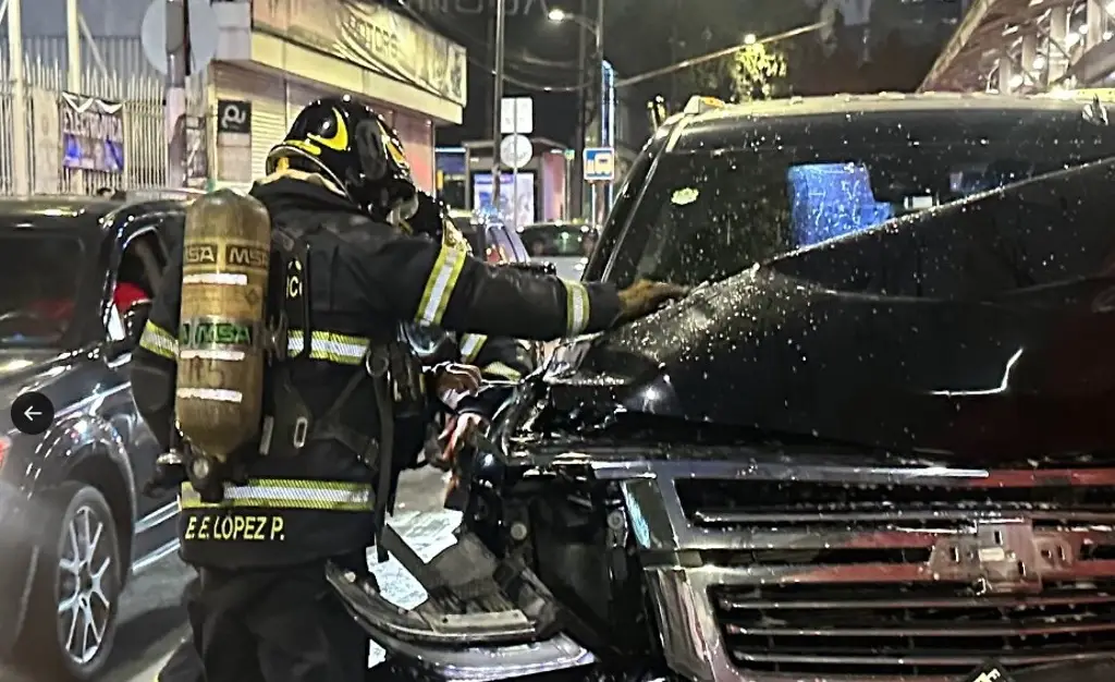 Imagen 'De película', choca camioneta blindada y esparce gas a policías y paramédicos